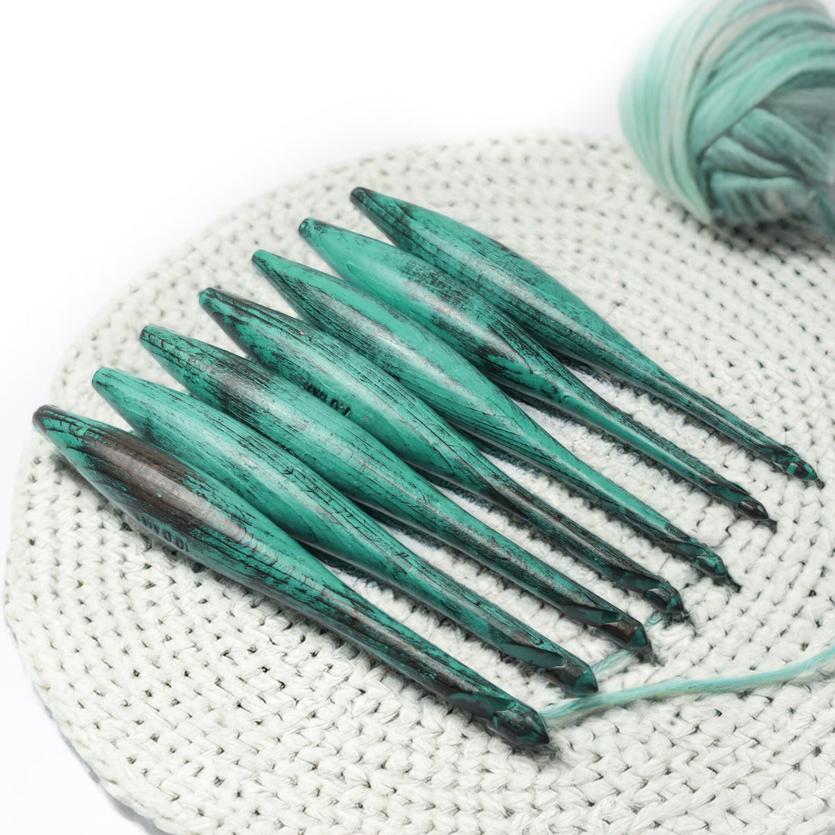 7-Piece Wooden Crochet Hook Set – Dolphin Design, Antique Green