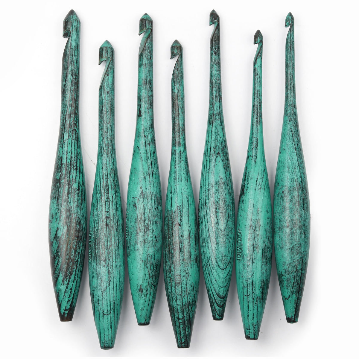 7-Piece Wooden Crochet Hook Set – Dolphin Design, Antique Green