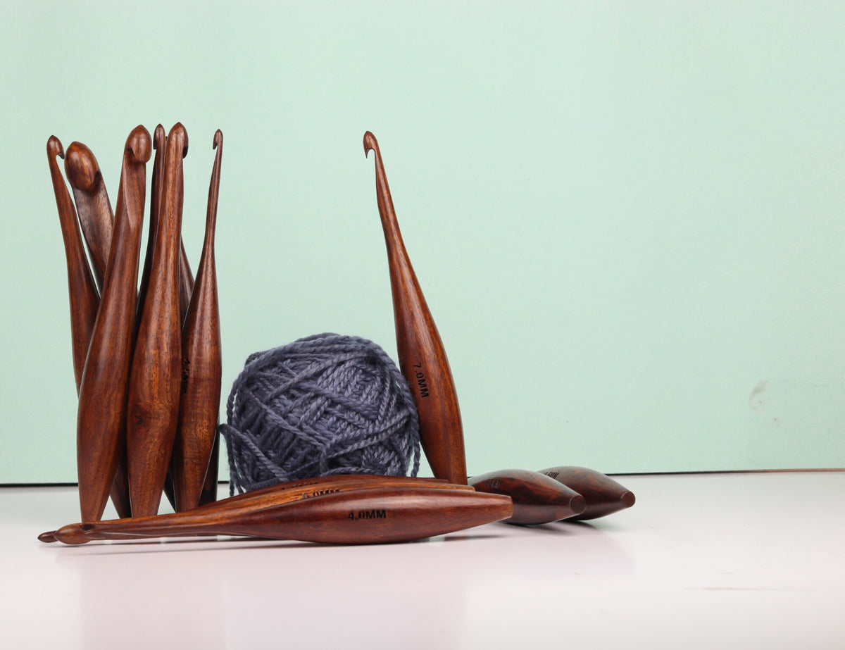 13-Piece Rosewood Crochet Hook Set – Dolphin Design Wooden Hooks